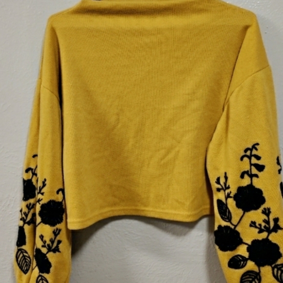Mustard with Black Floral Sleeves Slightly Cropped Sweater 2X - Picture 4 of 5